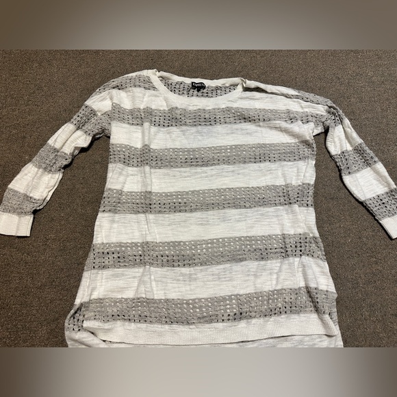 Express Women’s Open Knit Pullover Sweater 3/4 Sleeve Grey/ White Size Large - Picture 2 of 5